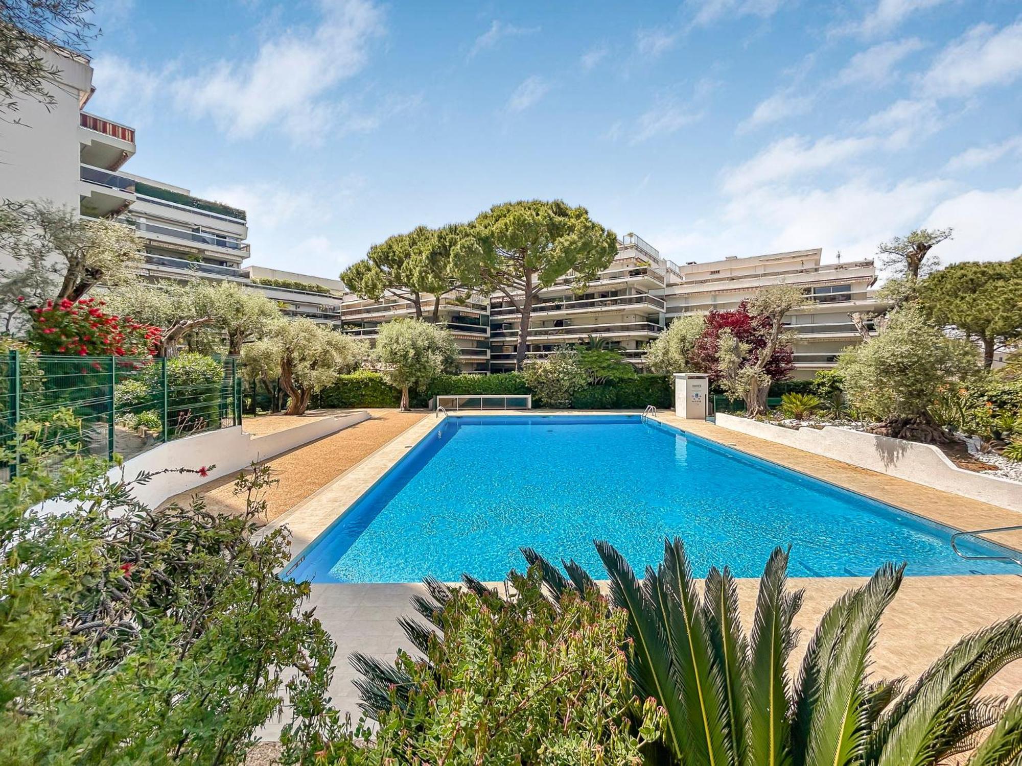 Joli Studio 4Pers Piscine Tout Confort Juan-les-Pins Bagian luar foto